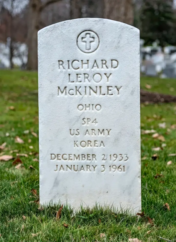 Могила Ричарда Лероя Маккинли. Могила Ричарда Лероя Маккинли.