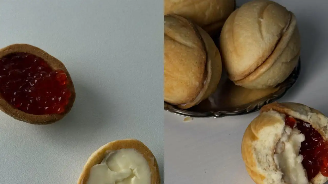 Орешки с красной икрой и маслом.