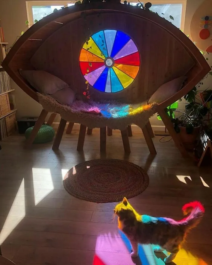 Кресло-глаз, разработанное Rainbowkimono.