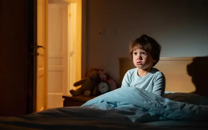 Испуганный ребенок.