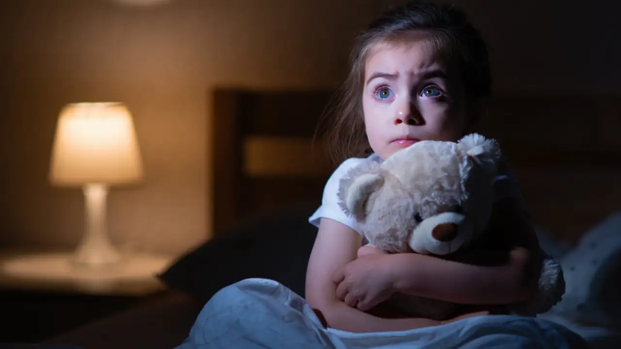 Испуганный ребенок.