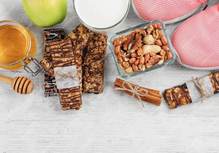 Полностью отказываться от сладостей не нужно, важно просто подобрать полезные аналоги любимой сдобе и пирожным. Полностью отказываться от сладостей не нужно, важно просто подобрать полезные аналоги любимой сдобе и пирожным.