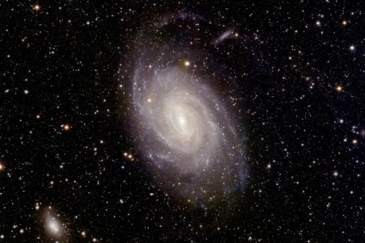 Спиральная галактика NGC 6744.