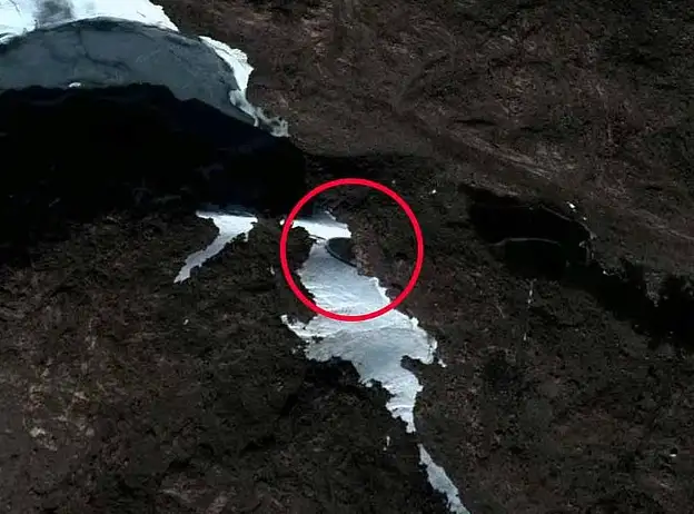 Странный объект в Антарктиде. Странный объект в Антарктиде.