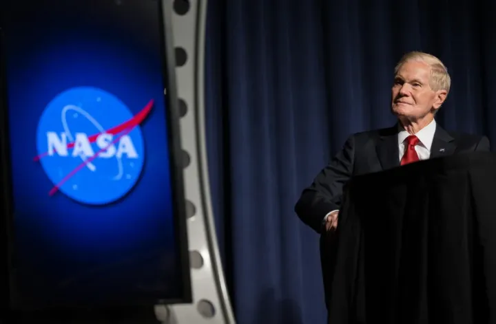 Администратор NASA Билл Нельсон на брифинге по поводу НЛО.