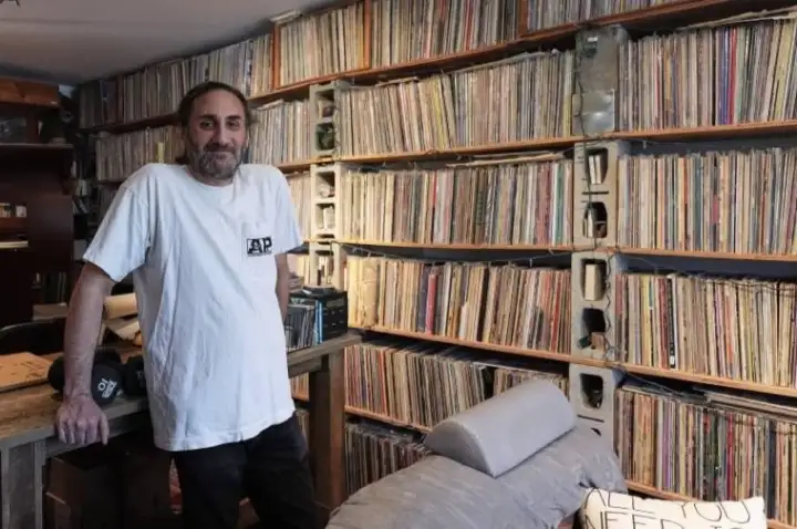 Адам Джейкобс.