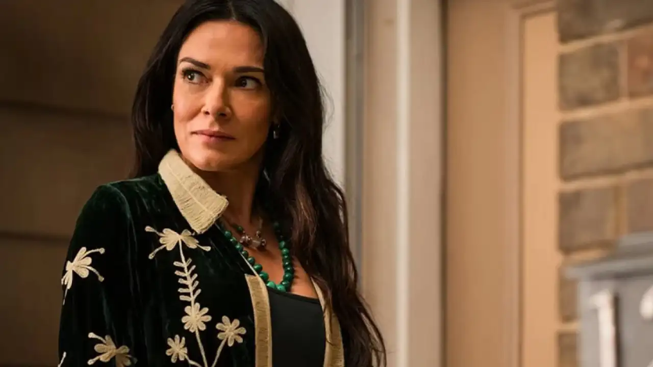 Симона Кэссел в сериале «Шершни».