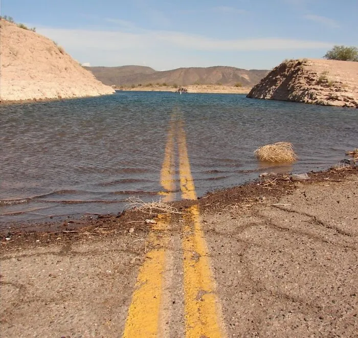 «Дорога, которую я нашел в пустыне». 