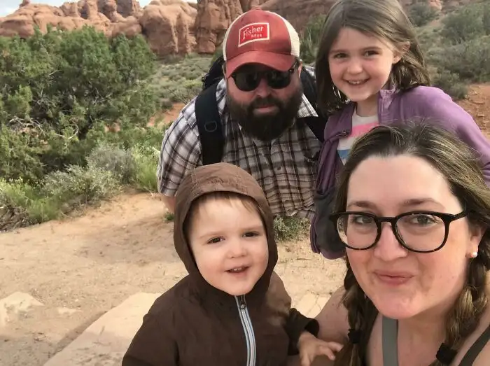 «У меня пропали ноги на семейном фото».