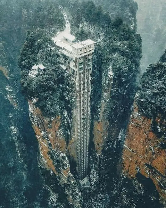 Самый высокий в мире лифт.