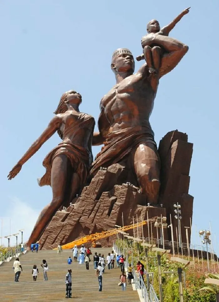 Статуя в Сенегале.