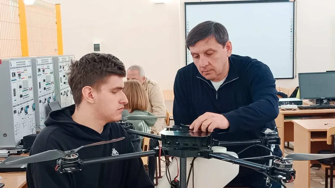Студент КБГУ Юрий Шишкин со своим педагогом Бесланом Шогеновым.