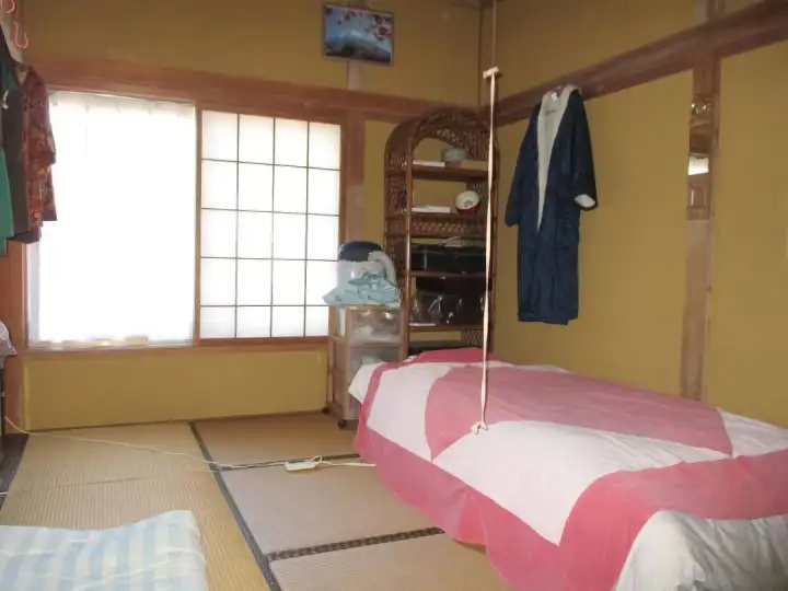 ...двухэтажный дом (187 м²)...