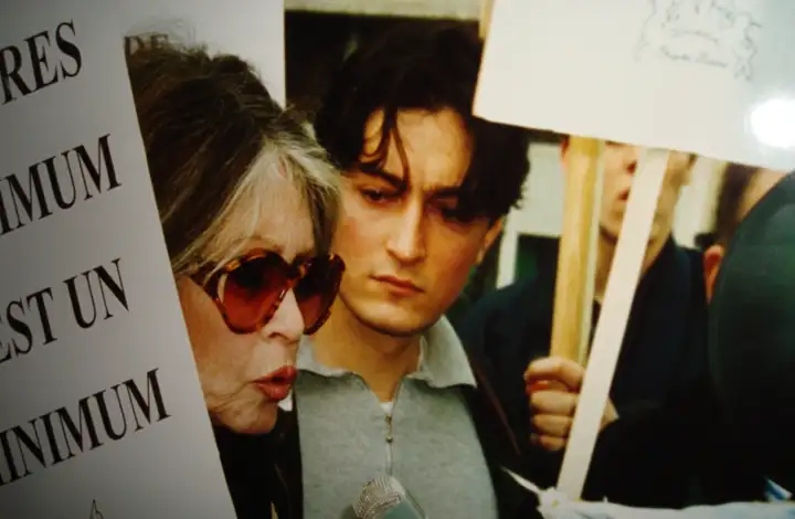 Бардо на митинге в защиту животных в Брюсселе, середина 1995 года Бардо на митинге в защиту животных в Брюсселе, середина 1995 года