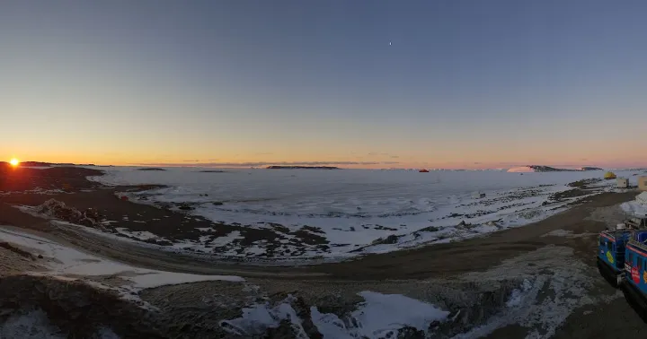 Полуночное солнце в Антарктиде.
