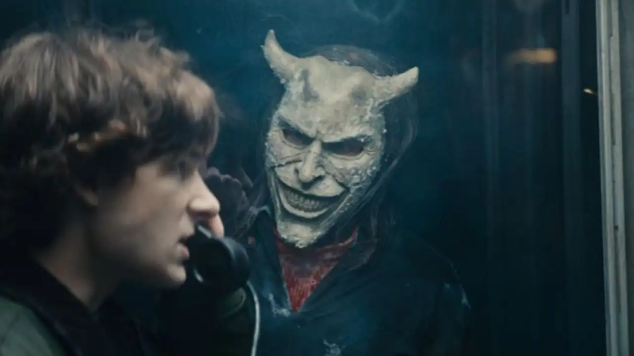 Кадр из фильма «Черный телефон».