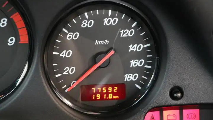 Пробег авто за 25 лет владения составил всего 77 с половиной тысячи километров.