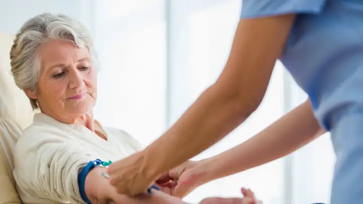 Низкий гемоглобин бьет по мозгу: анемия повышает риск развития деменции