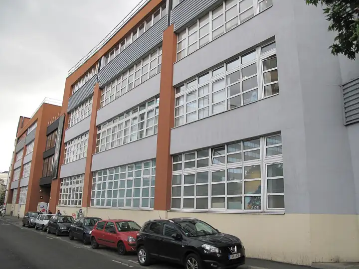 Офис компании в Монтрёй.