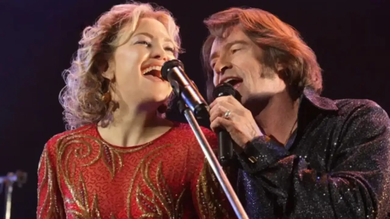 Кадр из фильма «Song Sung Blue».