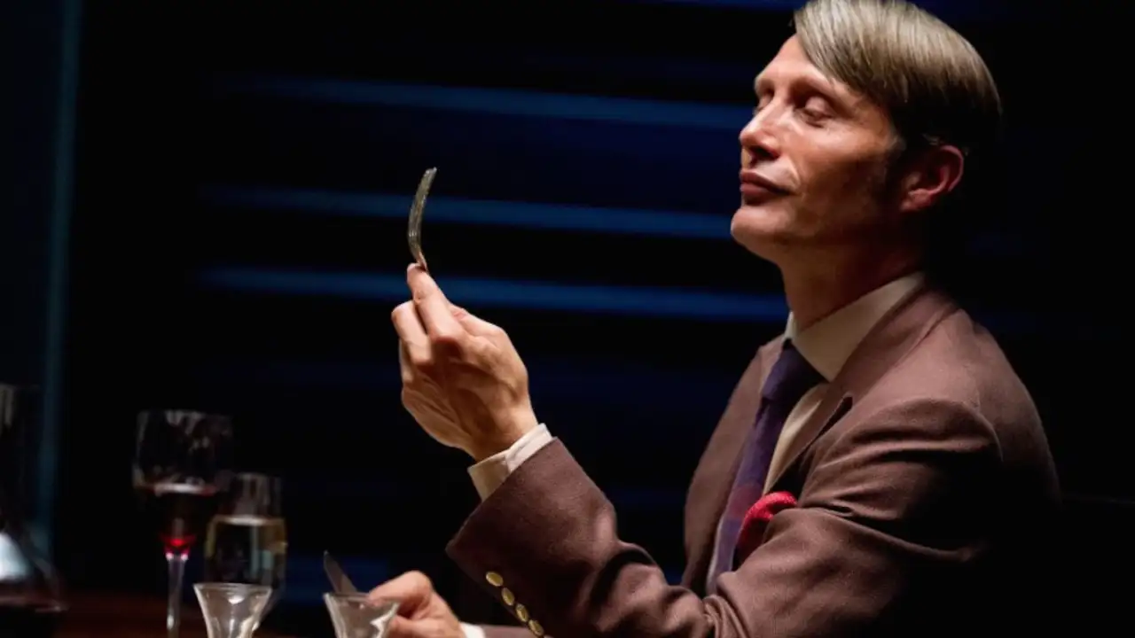 Мадс Миккельсен в роли Ганнибала Лектера.