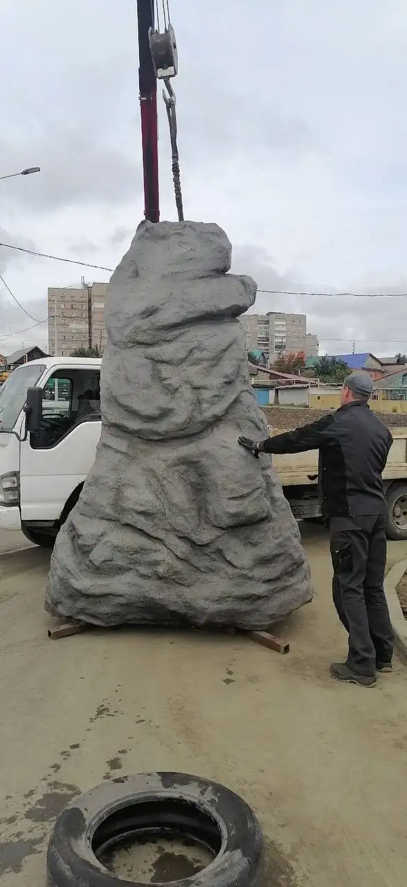 Памятник ветру установили на Урале и сравнили его с Эйфелевой башней.