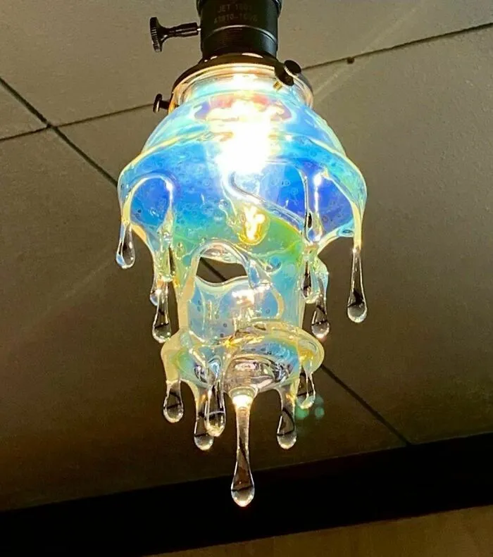 Удивительный стеклянный плафон.