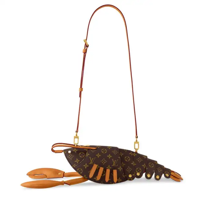 Louis Vuitton удивил поклонников высокой моды необычным дизайнерским решением, выпустив сумку-лобстера.