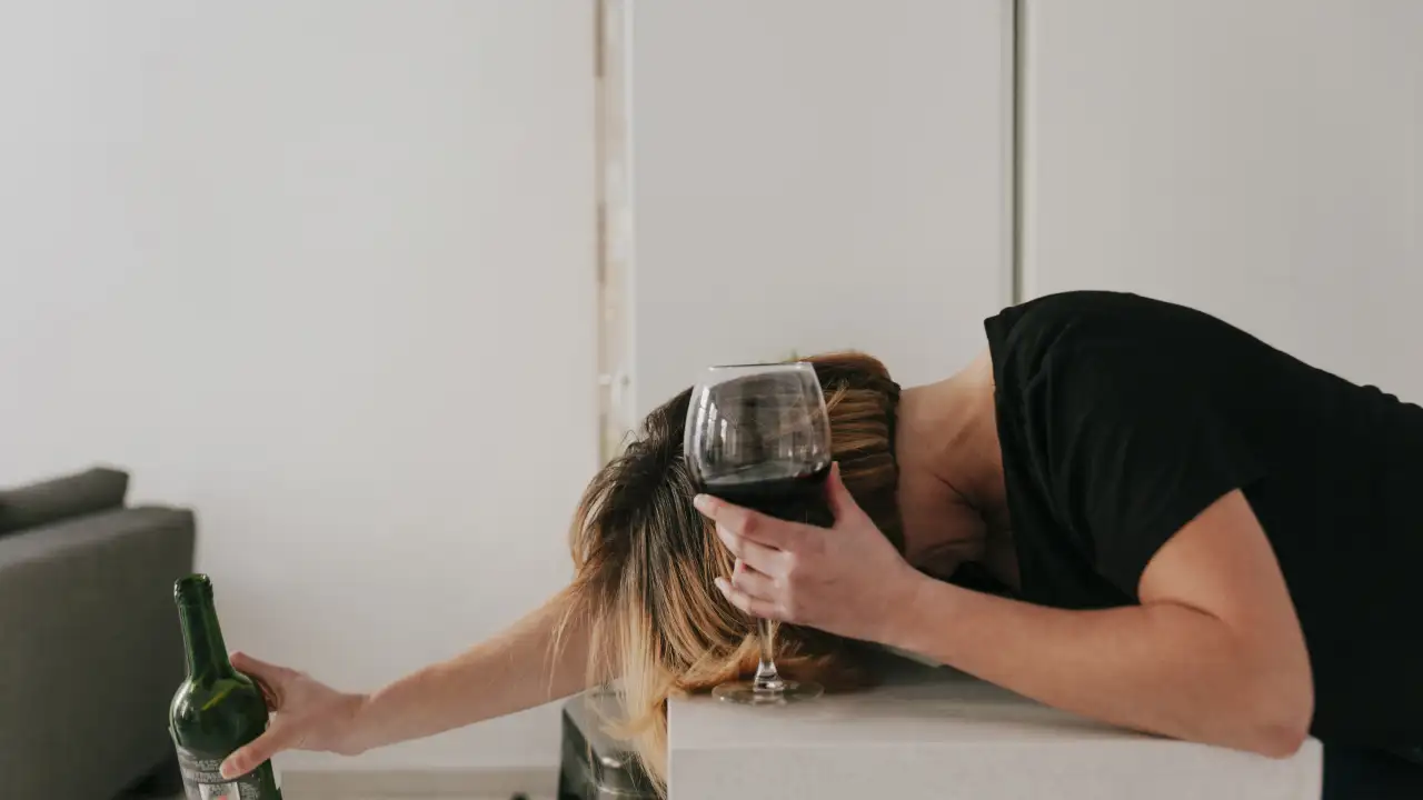 Употребление алкоголя.