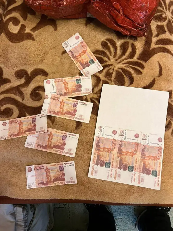 Заготовки, которые он не успел вырезать. Заготовки, которые он не успел вырезать.