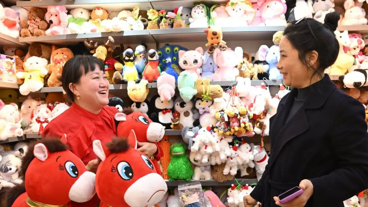 В Китае массово скупают бракованный символ года грустной мордой.