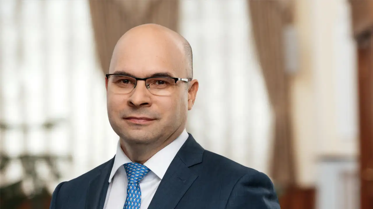 Галстук с довольными крысками обнаружен у топ-менеджера Центробанка России.