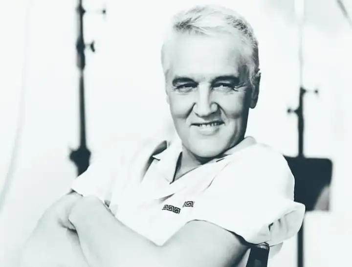 Элвис Пресли.