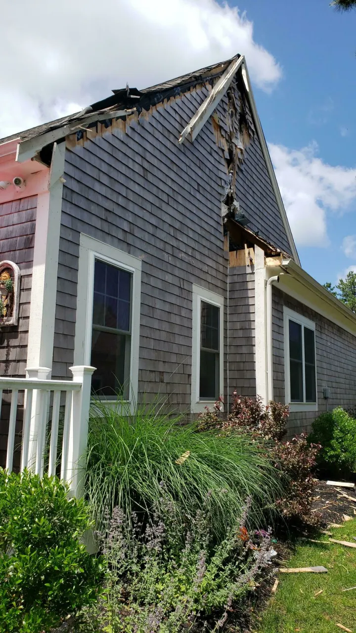 «Что ж. Вчера в мой дом ударила молния».