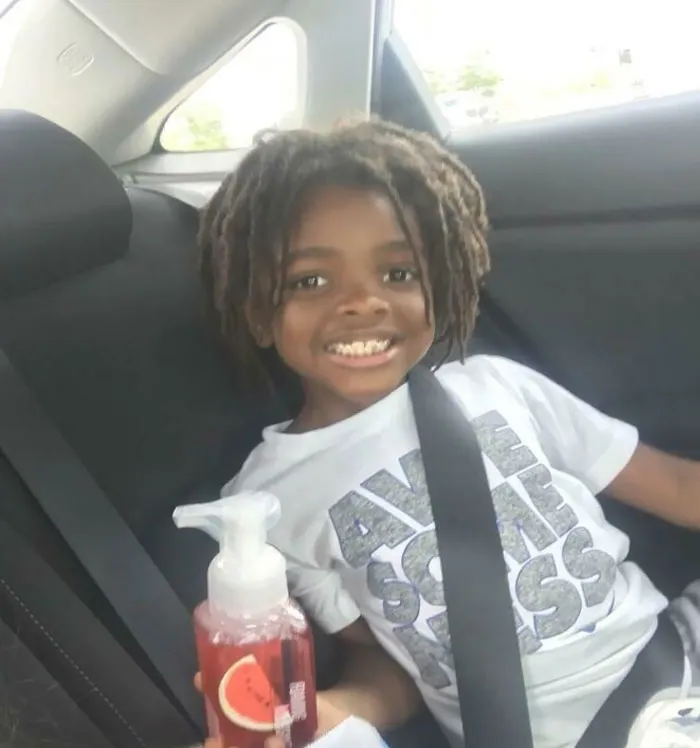 «Я взял сына с собой за покупками в день его рождения, и сказал, что могу купить ему все, что он захочет. И он выбрал мыло».