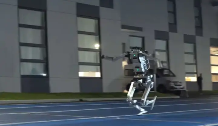 Робот оказался очень стремительным.